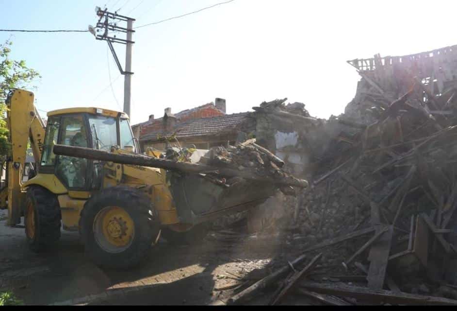 Asayiş Ve Güvenlik Bakımından Tehlikeli olan Metruk Binalar Yıkıldı