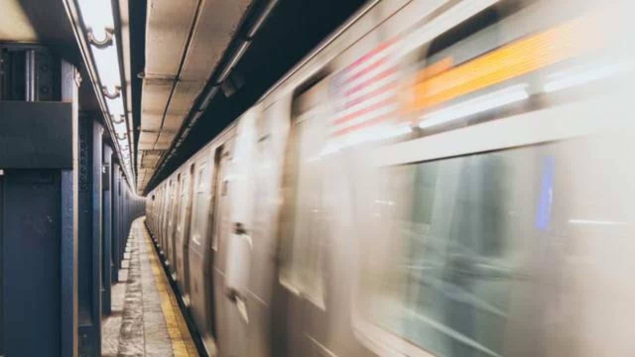 kiyafeti metro kapisina sikisan adam suruklenerek oldu gundem sivas | Gündem Sivas™ | Sivas Haberleri