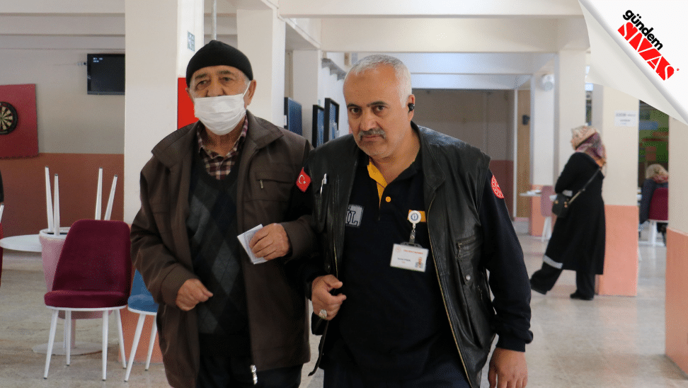 Ambulanslar Bu Kez Sandiga Hasta Tasidi3 | Gündem Sivas™ | Sivas Haberleri