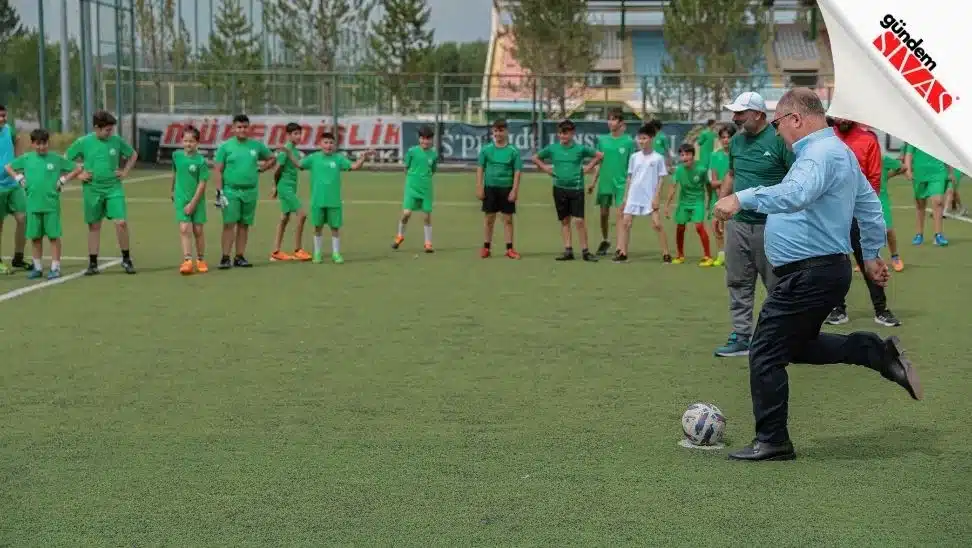 Sivasta Geleneksel Yaz Futbol Okulu Acildi3 jpg | Gündem Sivas™ | Sivas Haberleri