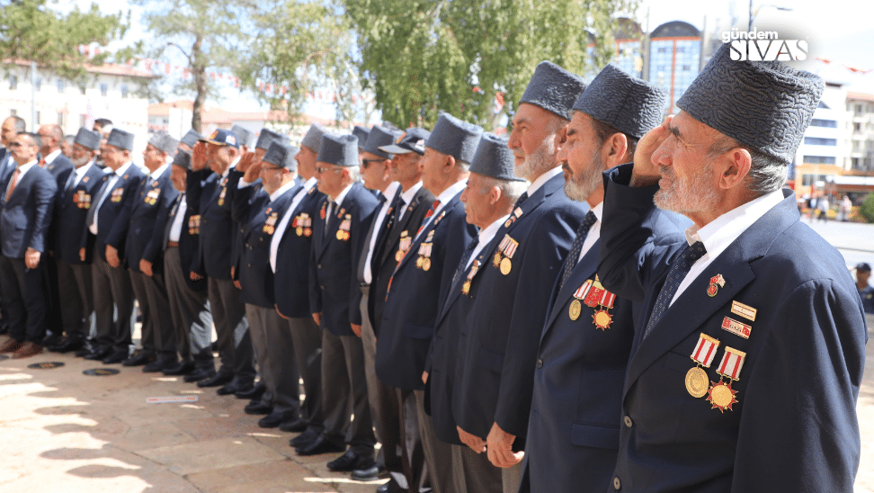 Saygı Duruşu Atatürk Anıtı’nda Gerçekleşti