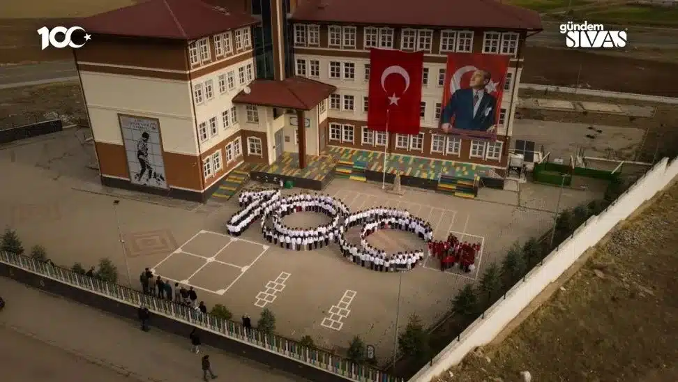 Öğrenciler Cumhuriyetin 100. Yılını Kutladı