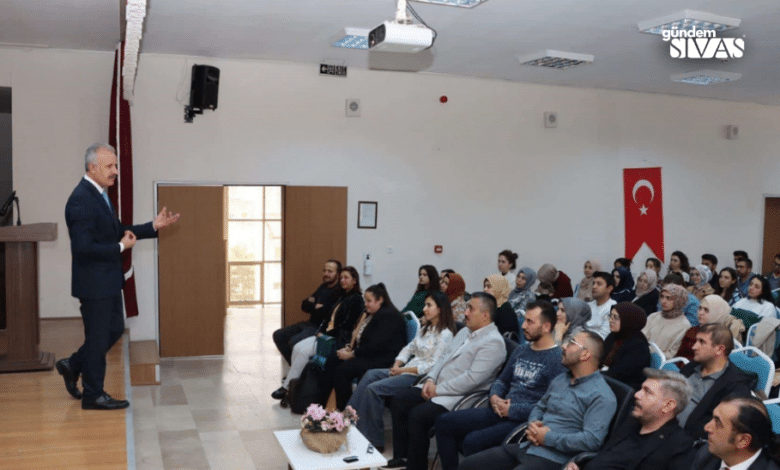 Sivas'ta Eğitimcilere Yönelik Seminerler Başladı