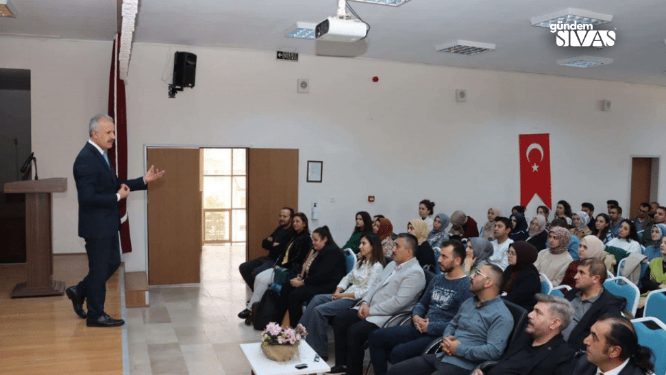 Sivas’ta Eğitimcilere Yönelik Seminerler Başladı