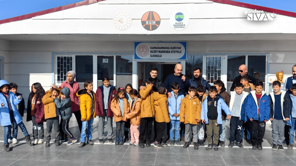 Sivas Ülkü Ocakları’ndan Depremzede Öğrencilere Yardım