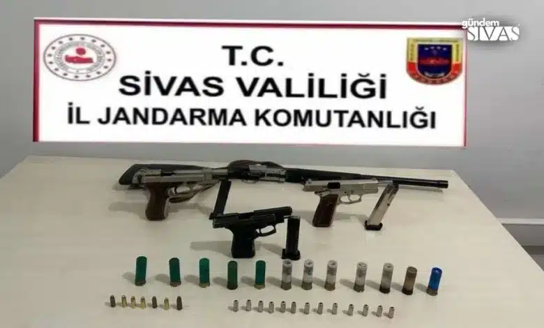 Sivas'ta 3 Tabanca ve Bir Tüfek Ele Geçirildi