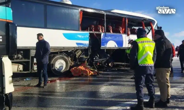 Sivas'ta Otobüs Kazası Çok Sayıda Yaralı Var