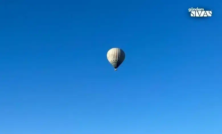 Sivas'ta Sıcak Hava Balonu Görenleri Şaşırttı