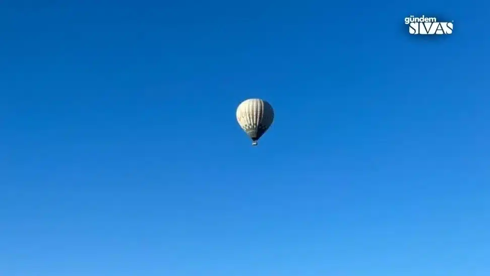 Sivas’ta Sıcak Hava Balonu Görenleri Şaşırttı