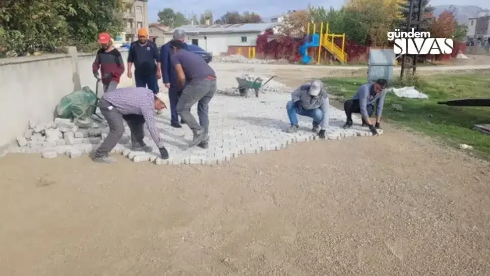 Parke Taşı Döşeme Çalışmaları Sürüyor