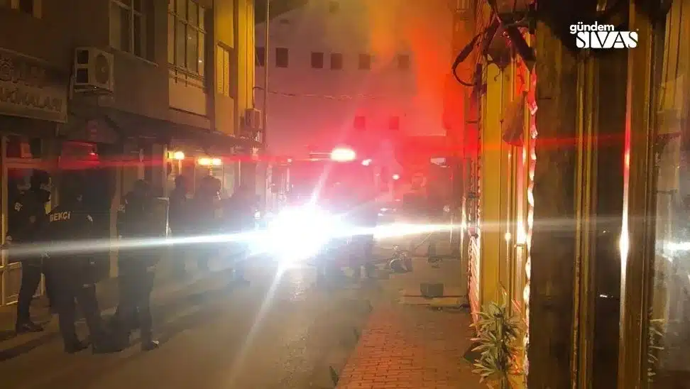 Sivas Hikmet Işık Caddesi’nde Yangın