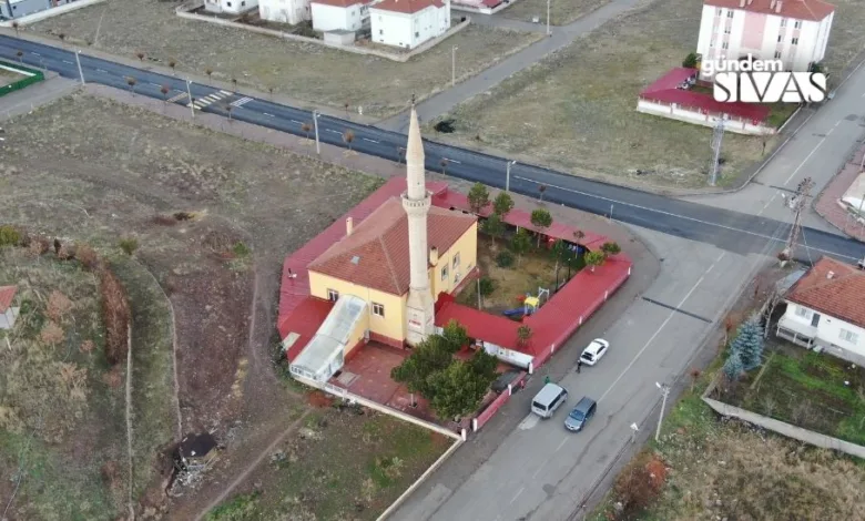 Bu Cami Görenlerin Dikkatini Çekiyor