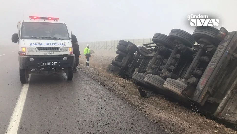 Kangalda Tir Devrildi Surucu Yaralandi 2 jpg | Gündem Sivas™ | Sivas Haberleri