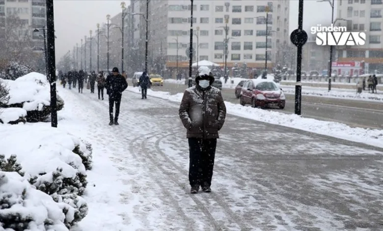 Sivas'ta Kar Engeli: 22 Köy Yolu Kapandı!