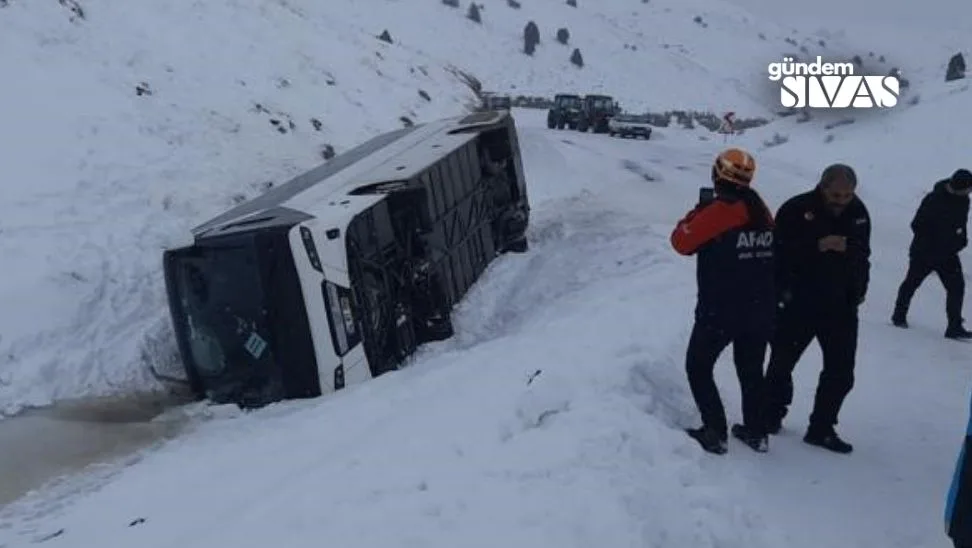 Sivasta Otobus Devrildi 20 Yarali 2 jpg | Gündem Sivas™ | Sivas Haberleri