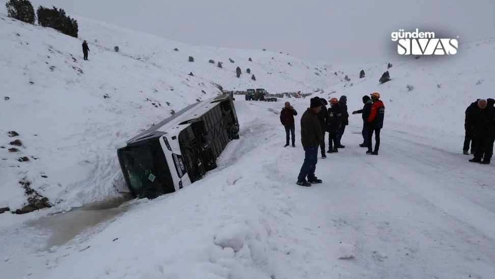 Sivasta Otobus Devrildi 20 Yarali jpg | Gündem Sivas™ | Sivas Haberleri