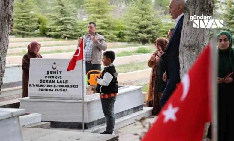 Sivaslılar Bayramda Yukarı Tekke Mezarlığı'na Uğradı