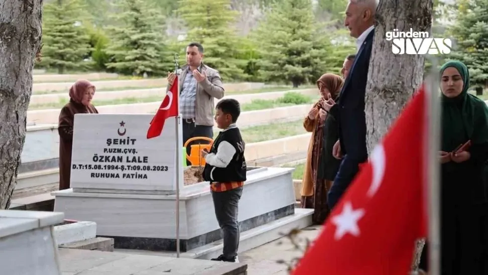 Sivaslılar Bayramda Yukarı Tekke Mezarlığı’na Uğradı