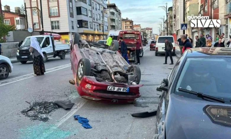 Sivas'ta Otomobil Takla Atarak Ters Döndü!