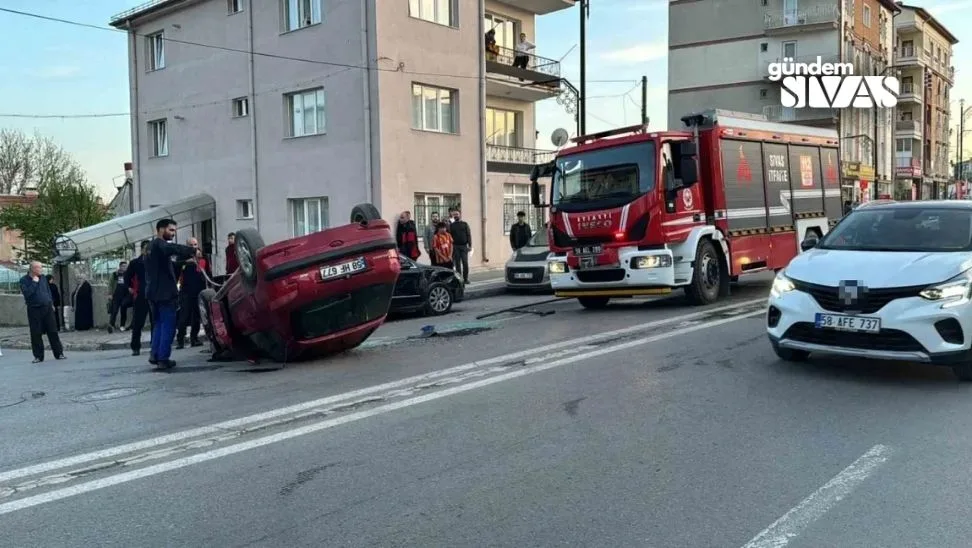 Sivas'ta Otomobil Takla Atarak Ters Döndü!