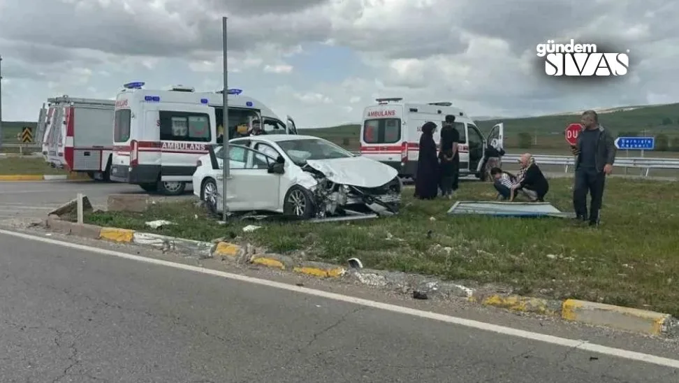 Sarkislada Trafik Kazasi 11 Kisi Yaralandi 2 jpg | Gündem Sivas™ | Sivas Haberleri