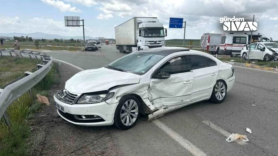 Şarkışla’da Trafik Kazası: 11 Kişi Yaralandı