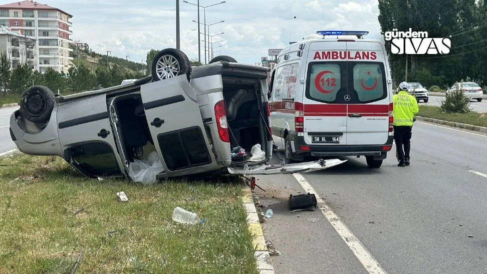 Sivas’ta Ticari Araç Kazası: 3 Yaralı