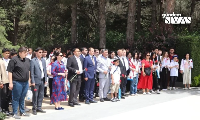 Bakü, Türk Entegrasyon Olimpiyatı’nın (TEO) finaline ev sahipliği yaparak büyük bir organizasyona imza attı. Etkinlik, Azerbaycan İstiklal Marşı'nın okunması ve şehitlerimize saygı duruşu ile başladı. Ardından, Turan ve Azerbaycan bayrakları sahnede gururla dalgalandı.