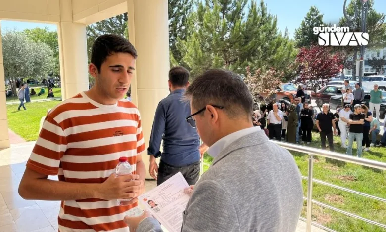 Sivas'ta bir aday Yükseköğretim Kurumları Sınav'ının(YKS) ilk oturumu olan Temel Yeterlilik Testi' ne yaklaşık 10 dakika geç kalınca salona alınmadı.