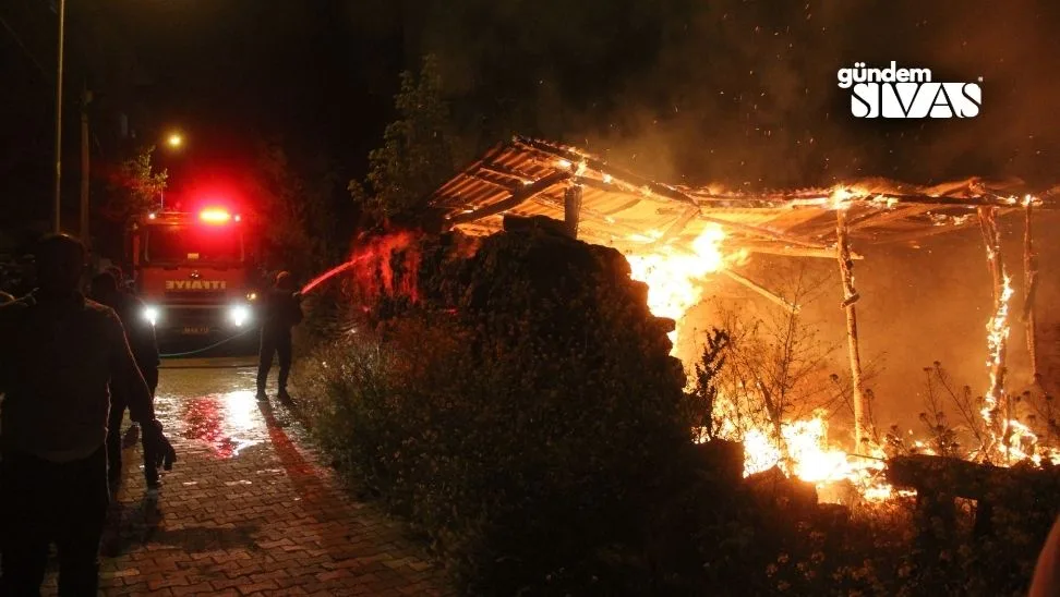 Geceyi Aydınlatan Alevler: Yangın Kontrol Altına Alındı