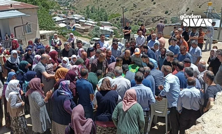 Erzincan’ın İliç ilçesinde bir madende heyelan sonrası toprak altında kalan ve 116 gün sonra cansız bedenine ulaşılan Hüseyin Kara memleketi Sivas’ta son yolculuğuna uğurlandı.