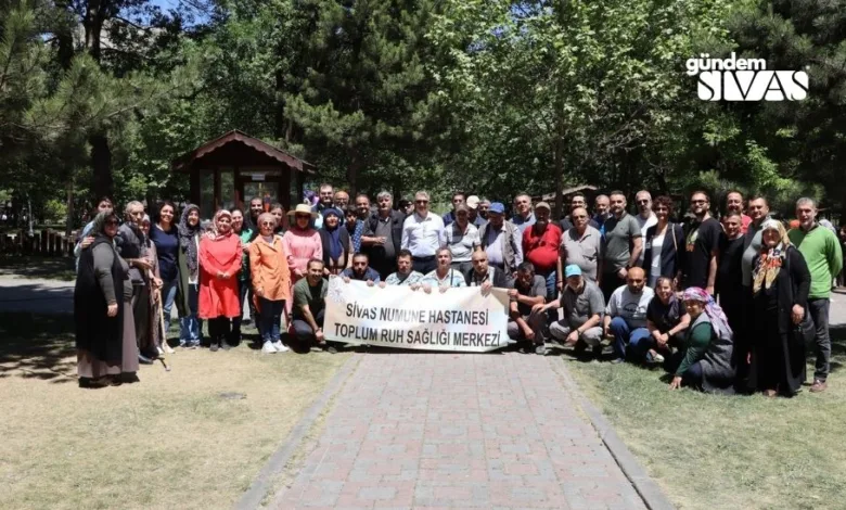 Sivas Numune Hastanesi Toplum Ruh Sağlığı Merkezi (TRSM) çalışanları ve merkeze kayıtlı hastalar piknik etkinliğinde bir araya geldi.