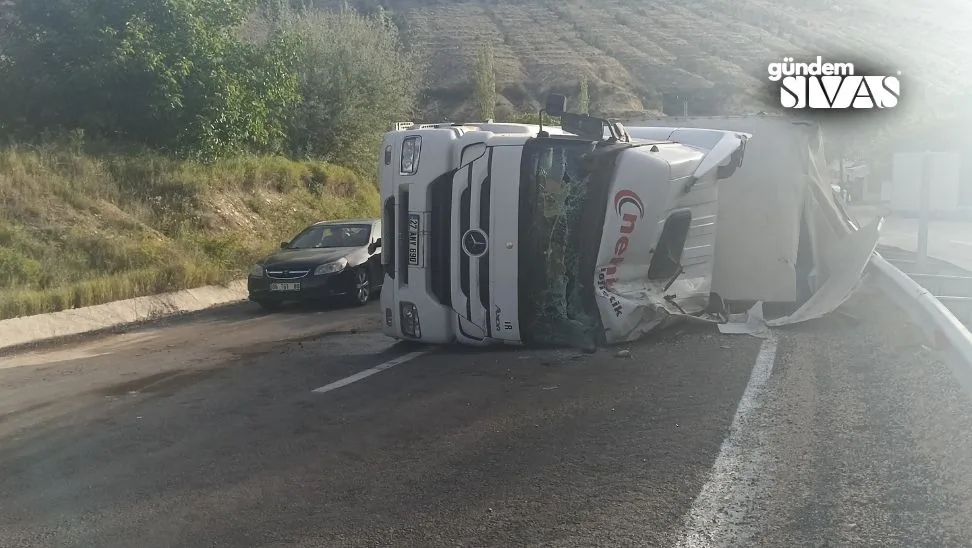 Tır Şoförü Virajı Alamadı: Sürücü Ağır Yaralandı