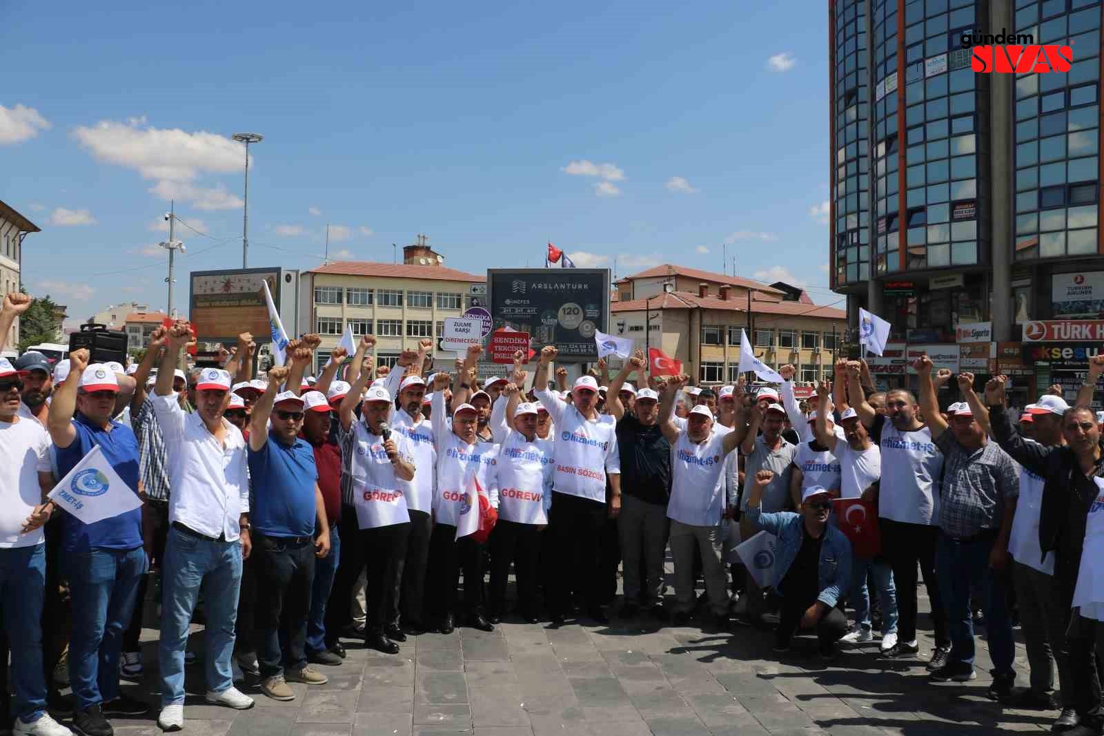 İşçiler Adem Başkanı protesto etti