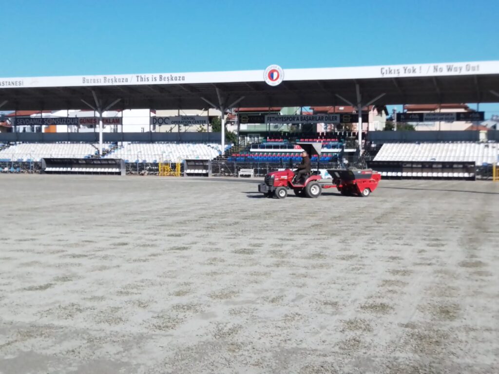 Fethiye Şehir Stadı zemini bakıma alındı