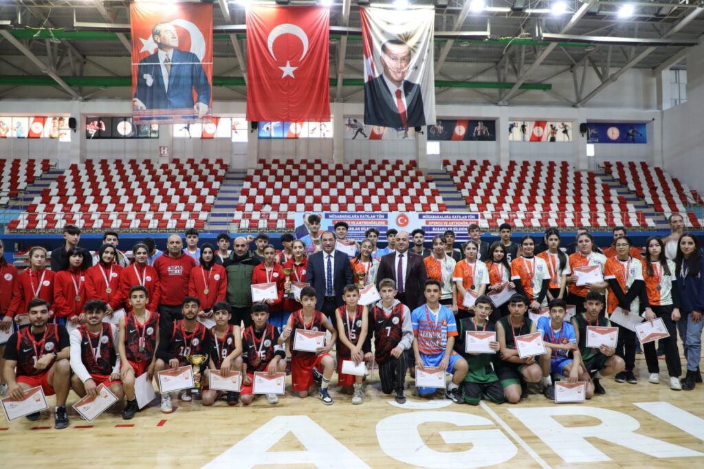 Ağrı’da Basketbol Gençler İl Birinciliği Müsabakaları sona erdi