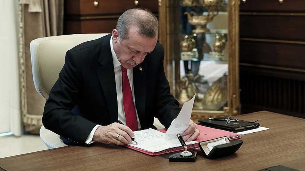 Cumhurbaşkanı Erdoğan 14 üniversiteye yeni rektör ataması yaptı