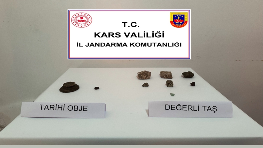 Kars’ta şüpheli araçtan tarihi eserler çıktı