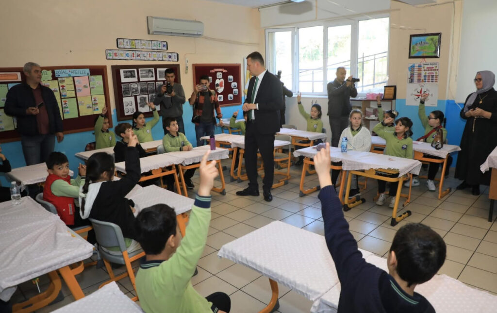 Kaymakam Ürkmezer karne heyecanına ortak oldu – Birlik Haber Ajansı