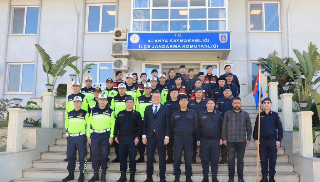 Alanya Kaymakamı Ürkmezer, Jandarma personeline başarı belgesi takdim etti – Birlik Haber Ajansı