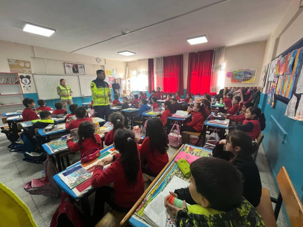 Kars’ta öğrencilere trafik güvenliği semineri verildi – Birlik Haber Ajansı