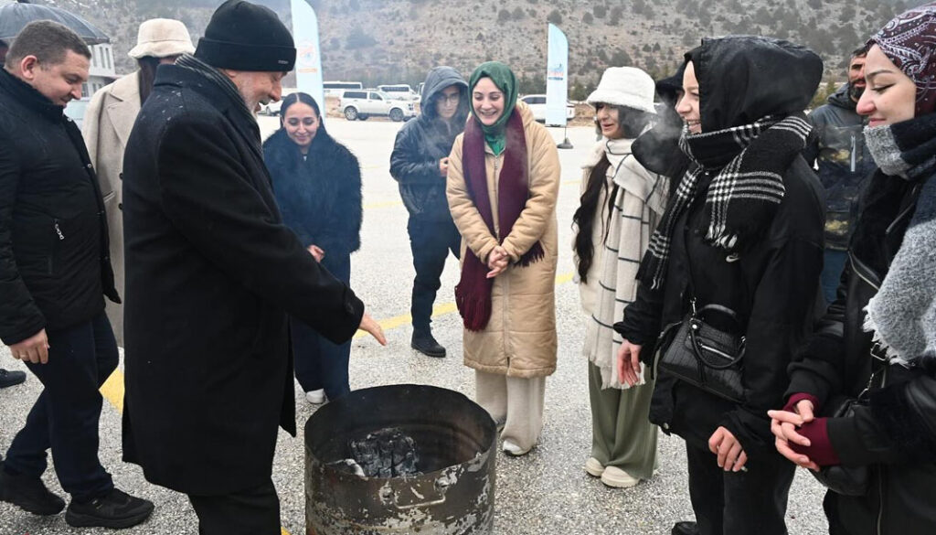 Isparta Belediye Başkanı Başdeğirmen, ÜNİAK Davraz Fest’te gençlerle buluştu – Birlik Haber Ajansı